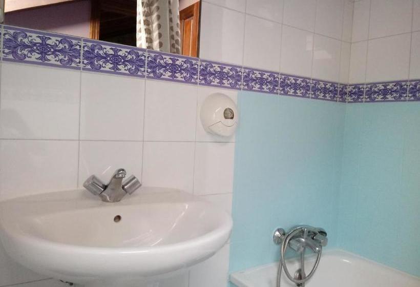 هتل Rural Posada Del Monasterio