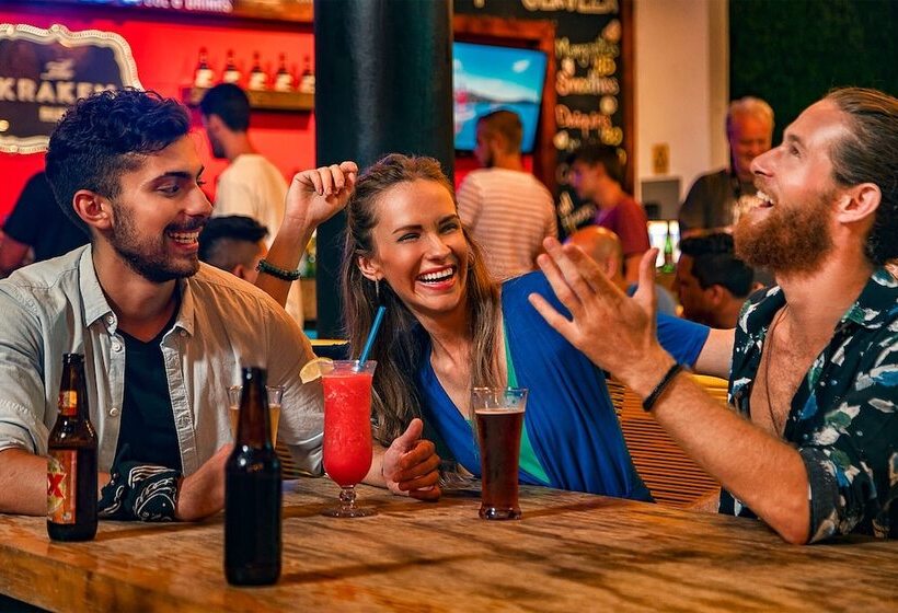 簡易ホテル Nomads Hotel & Rooftop Pool Cancun