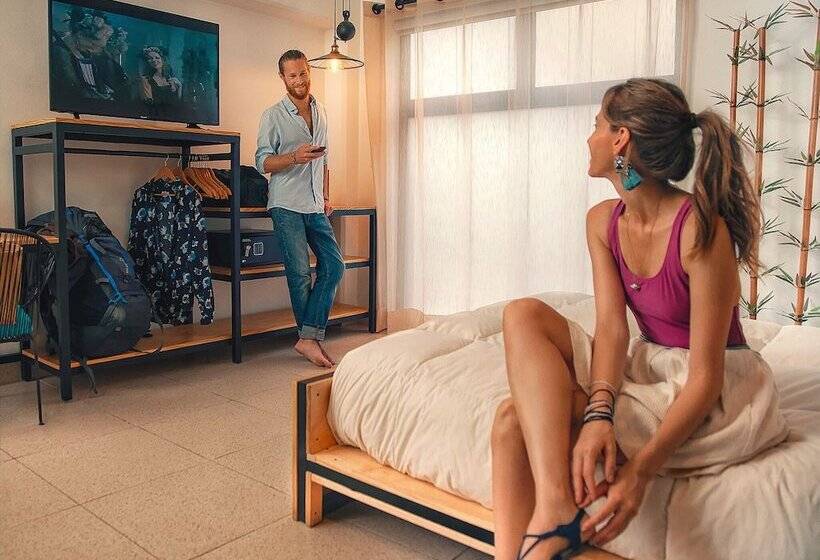 簡易ホテル Nomads Hotel & Rooftop Pool Cancun