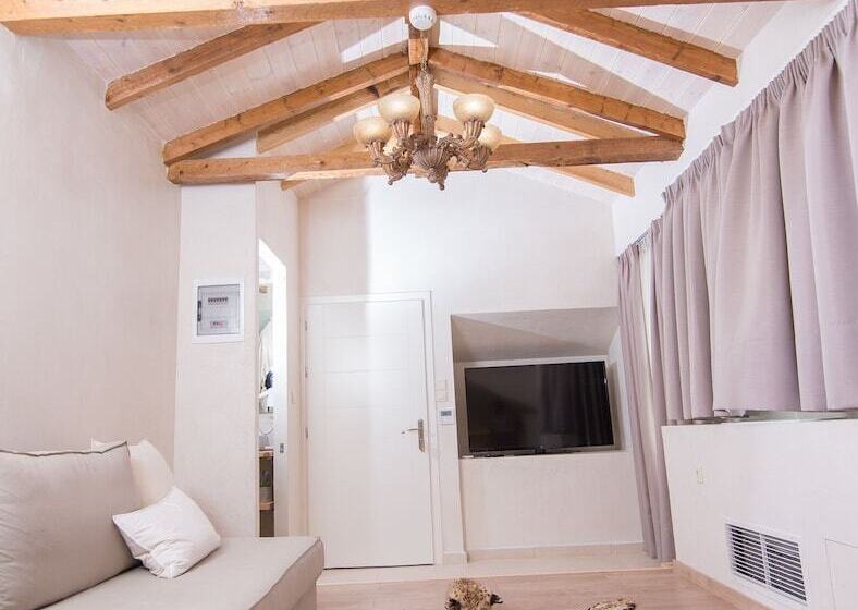 Panellinion Luxury Rooms