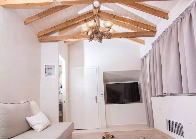 Panellinion Luxury Rooms