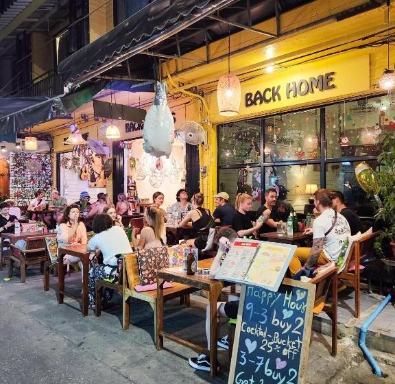 فندق صغير Back Home Backpackers