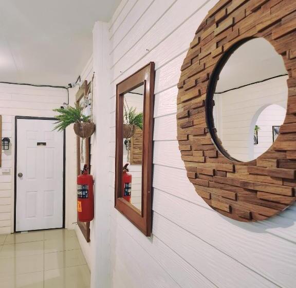 فندق صغير Back Home Backpackers