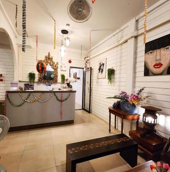 فندق صغير Back Home Backpackers