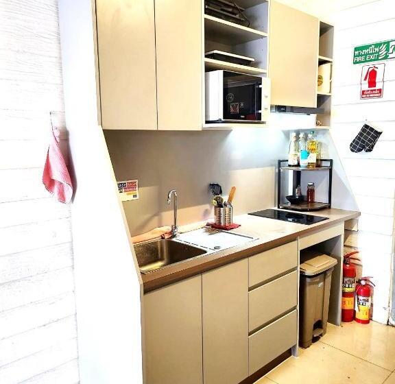 فندق صغير Back Home Backpackers