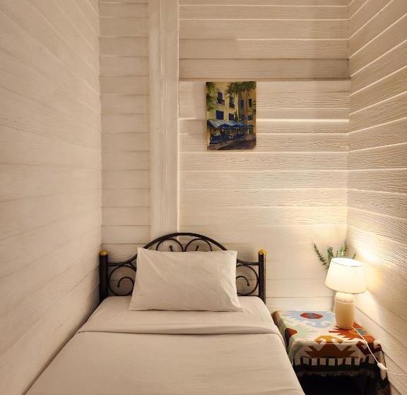 فندق صغير Back Home Backpackers