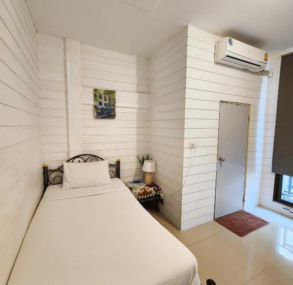 فندق صغير Back Home Backpackers