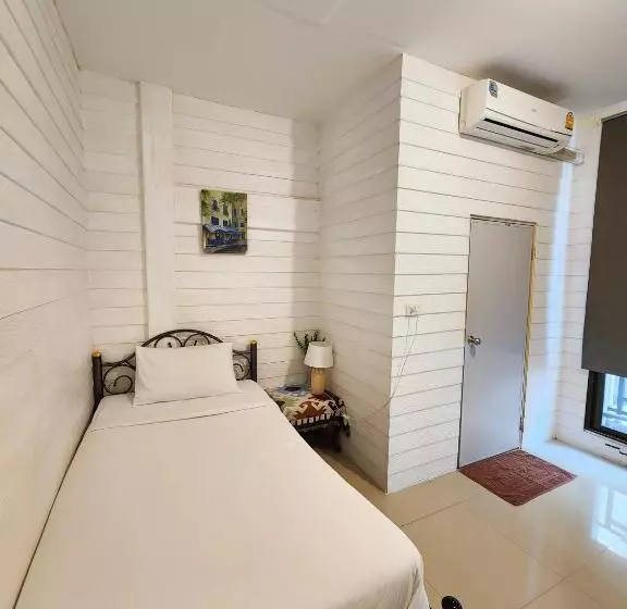 ユースホステル Back Home Backpackers