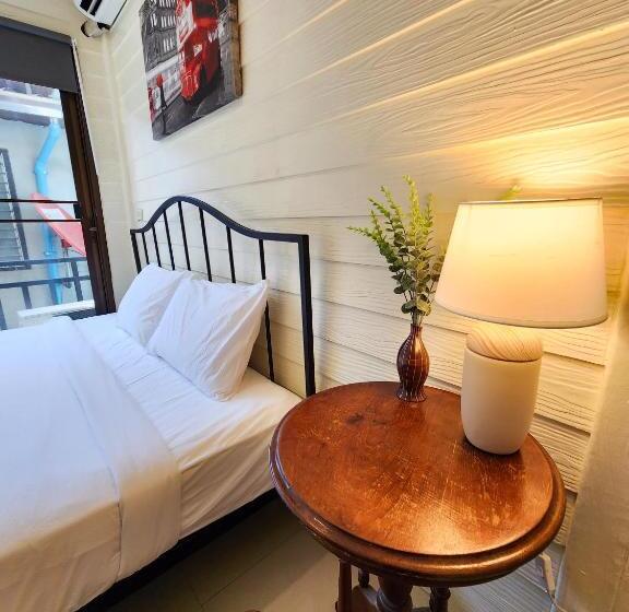 فندق صغير Back Home Backpackers