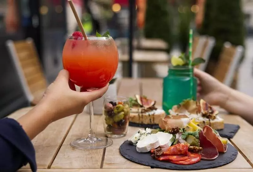 ホテル Campanile Paris  Clichy Centre