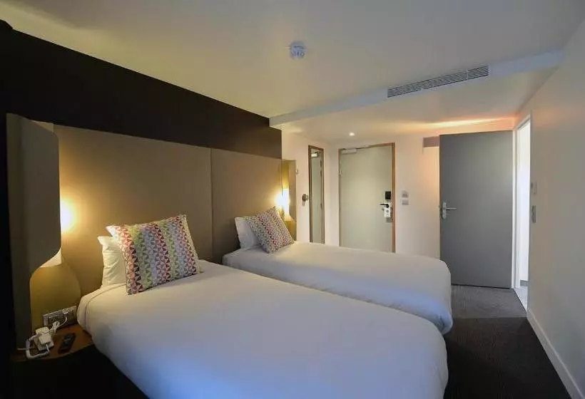 ホテル Campanile Paris  Clichy Centre