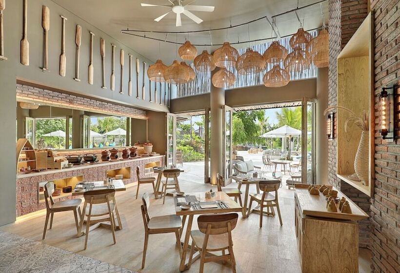 Курорт Cross Bali Breakers