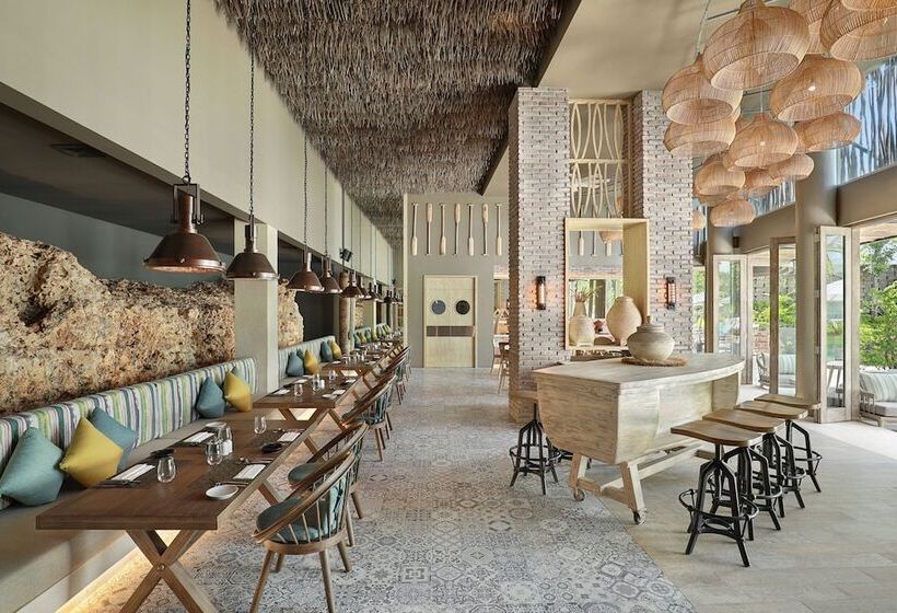 Курорт Cross Bali Breakers