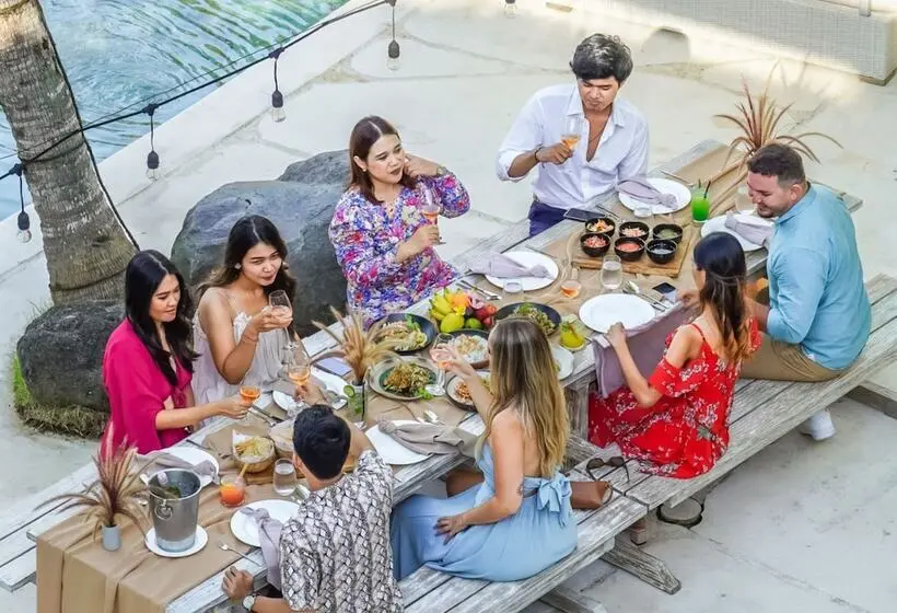 Resort Cross Bali Breakers