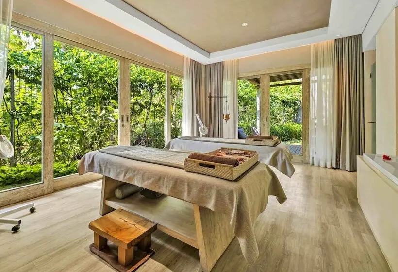 Resort Cross Bali Breakers