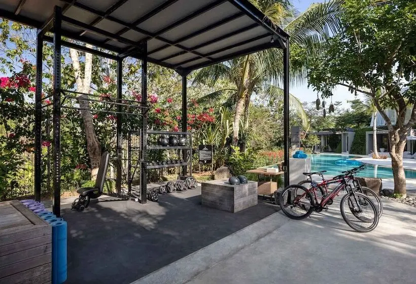 Resort Cross Bali Breakers