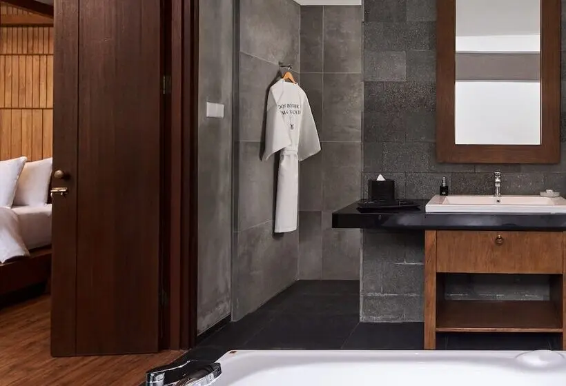 Resort Cross Bali Breakers