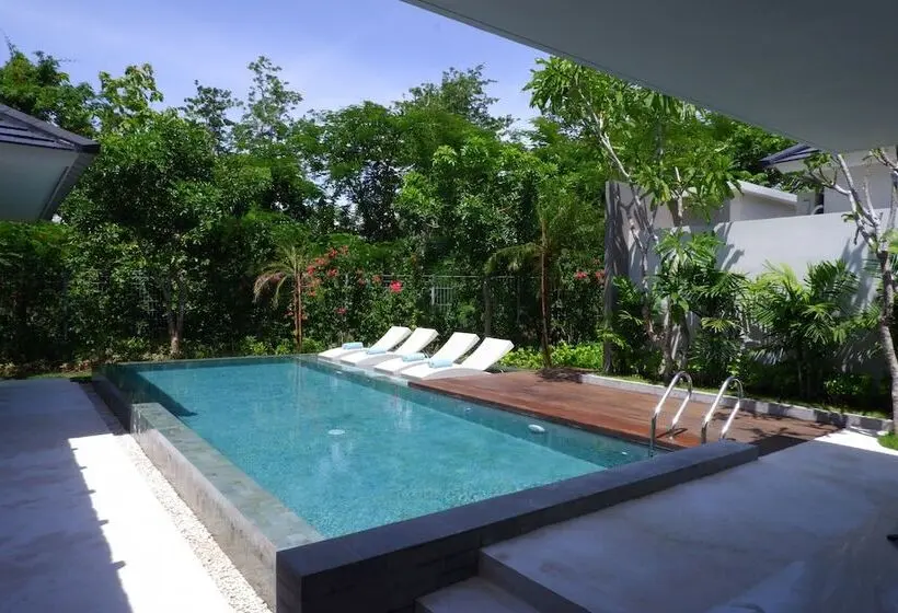 Resort Cross Bali Breakers