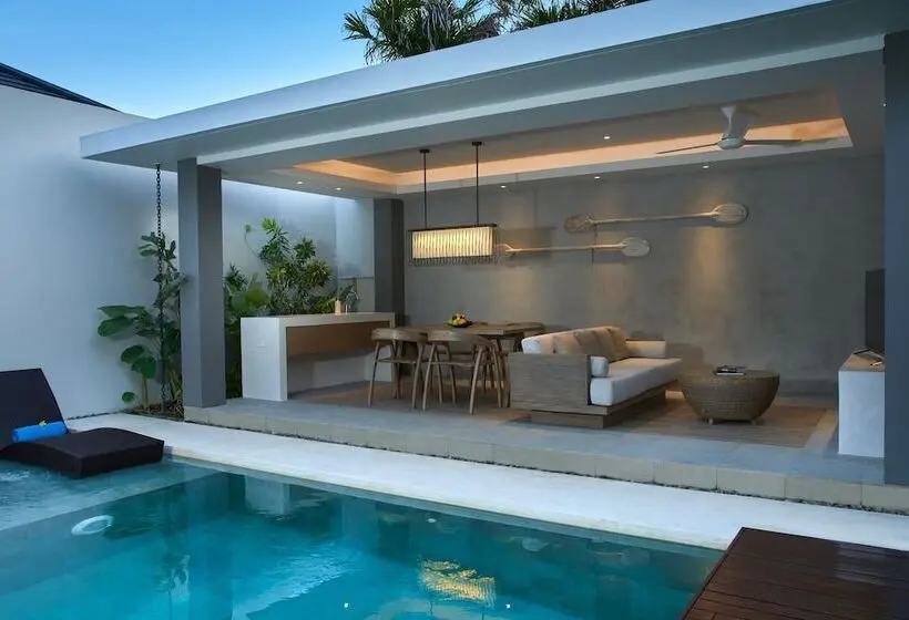 Resort Cross Bali Breakers