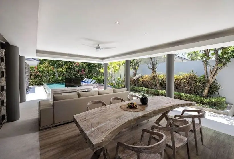 Resort Cross Bali Breakers