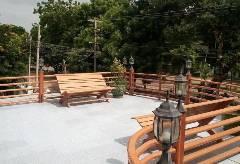 Dormitory @ Golden Crown Motel