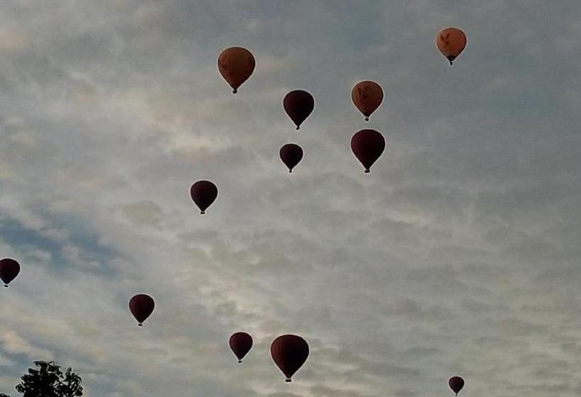 Dormitory @ Golden Crown Motel