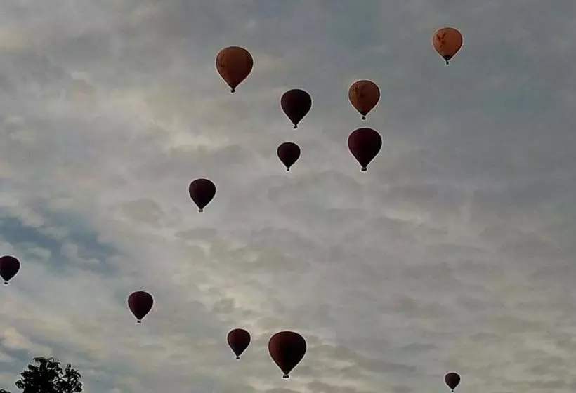 Dormitory @ Golden Crown Motel