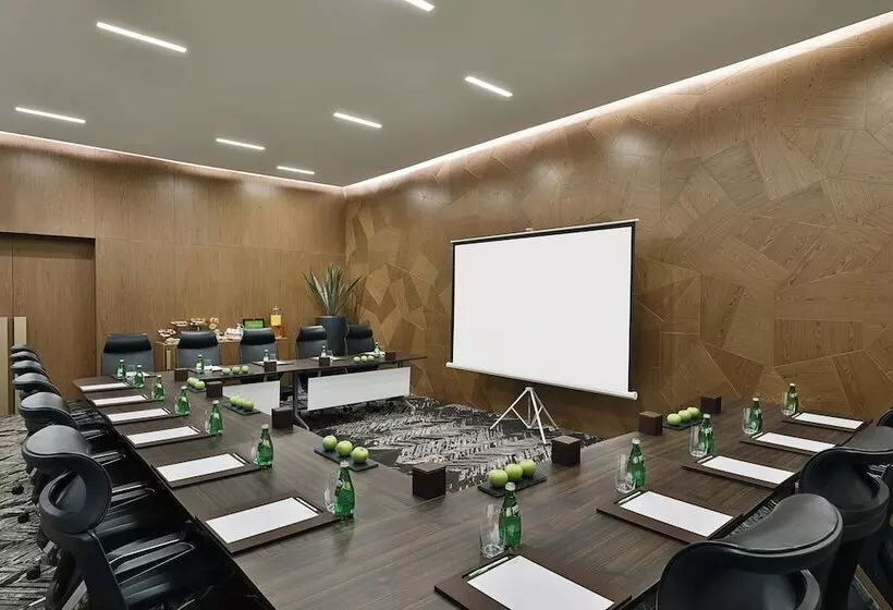 هتل Courtyard By Marriott Dubai, Al Barsha