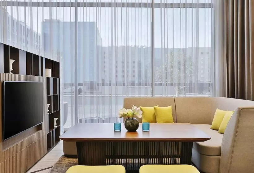 هتل Courtyard By Marriott Dubai, Al Barsha