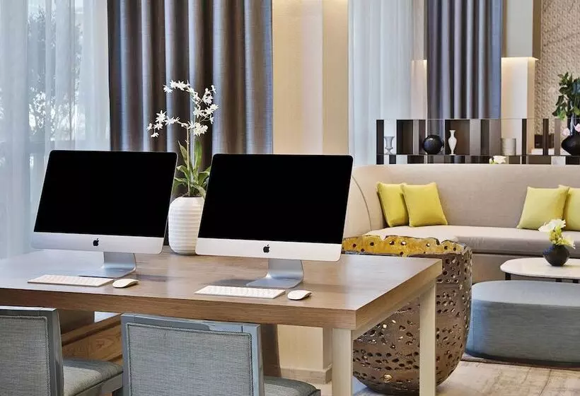 هتل Courtyard By Marriott Dubai, Al Barsha
