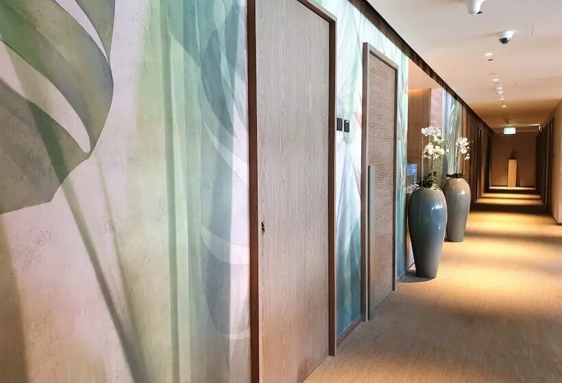 هتل Courtyard By Marriott Dubai, Al Barsha