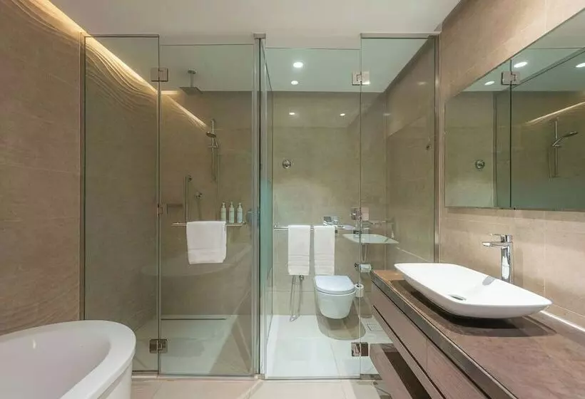 هتل Courtyard By Marriott Dubai, Al Barsha