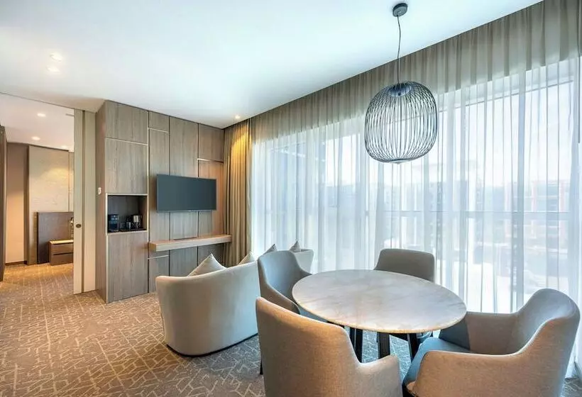 هتل Courtyard By Marriott Dubai, Al Barsha