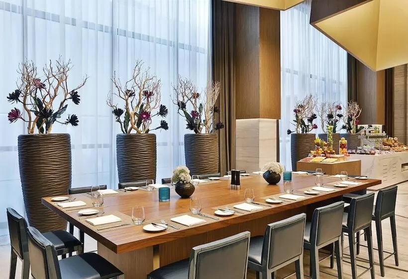 هتل Courtyard By Marriott Dubai, Al Barsha
