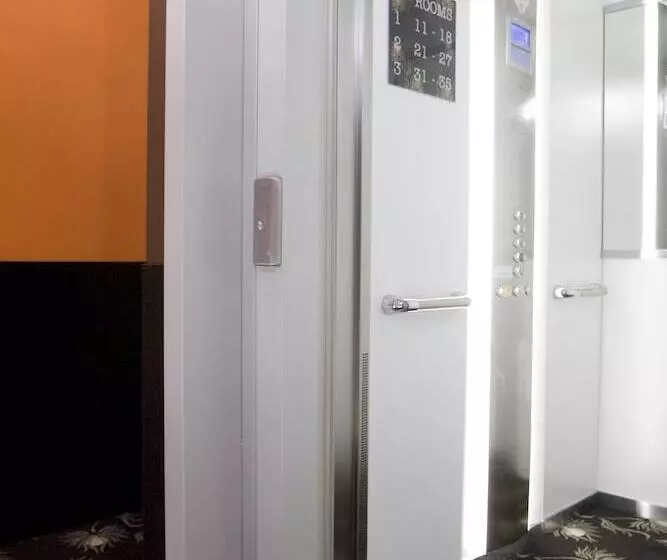 Hotelli Roermond Next Door