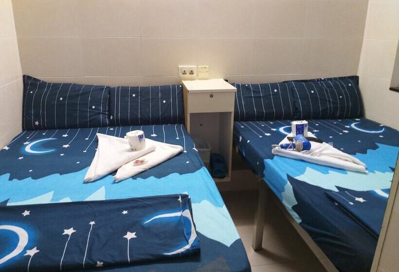 هتل Unique Hostel