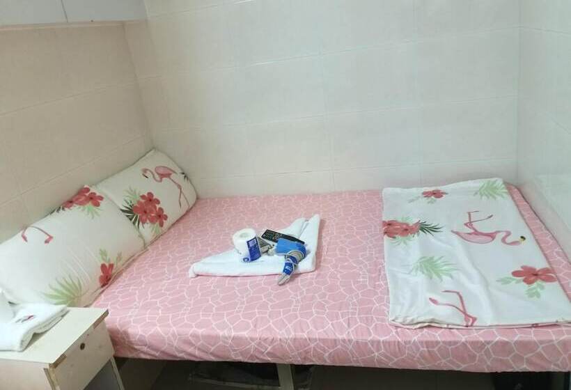 هتل Unique Hostel