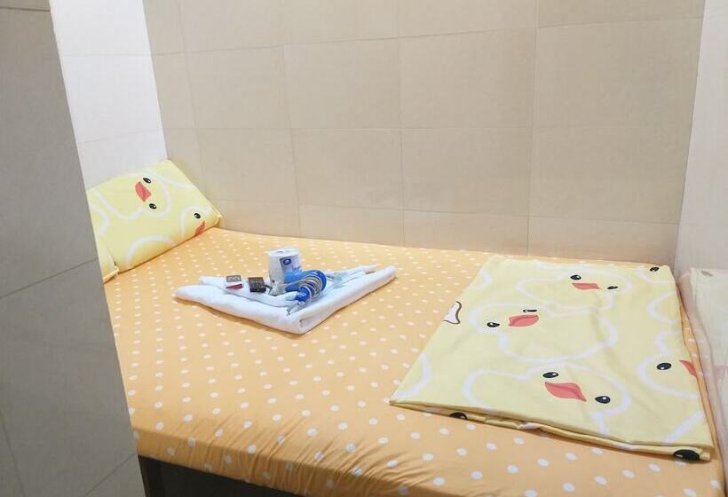 هتل Unique Hostel