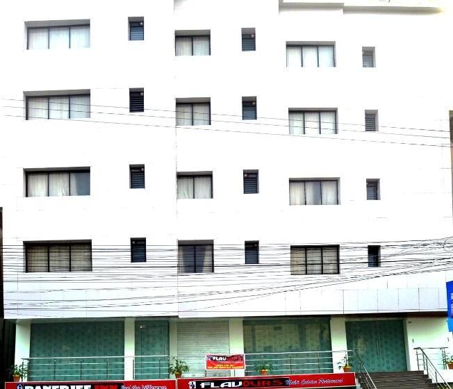 בית מלון כפרי City International