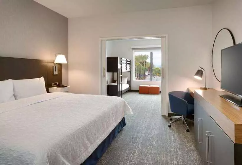 ホテル Hampton Inn & Suites Anaheim Resort Convention Center