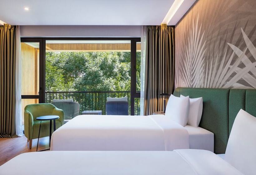 هتل Lopota Lake Resort & Spa