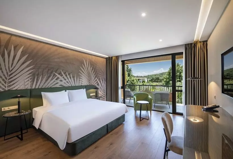 هتل Lopota Lake Resort & Spa