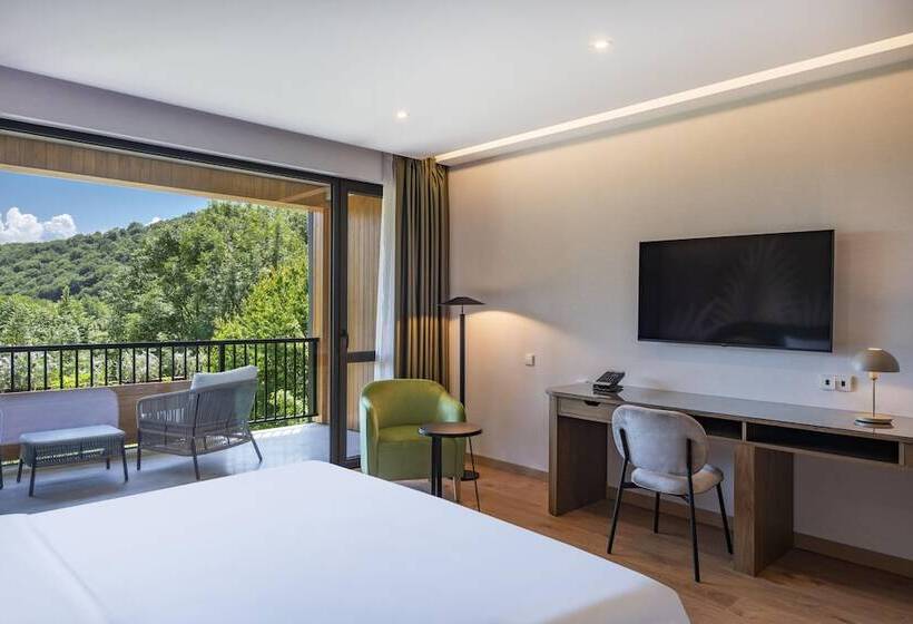 هتل Lopota Lake Resort & Spa