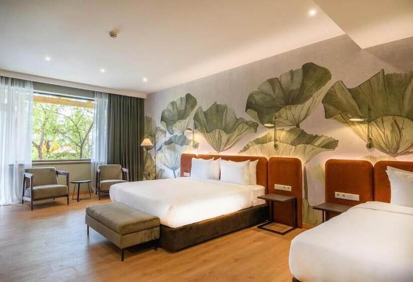 هتل Lopota Lake Resort & Spa