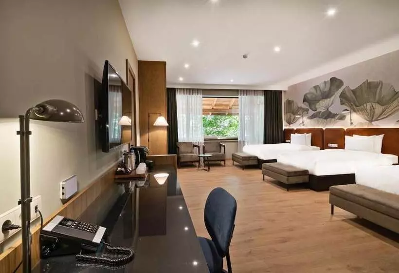 هتل Lopota Lake Resort & Spa