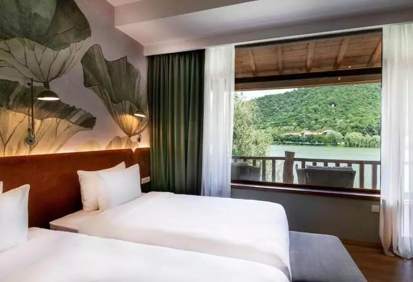 هتل Lopota Lake Resort & Spa