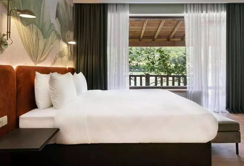 هتل Lopota Lake Resort & Spa