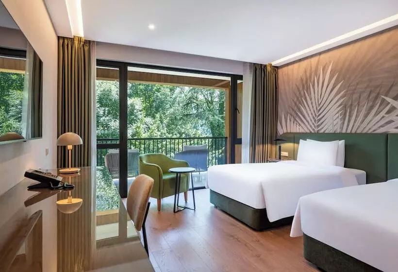 هتل Lopota Lake Resort & Spa