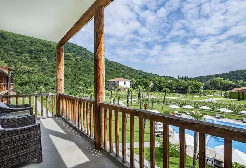 هتل Lopota Lake Resort & Spa