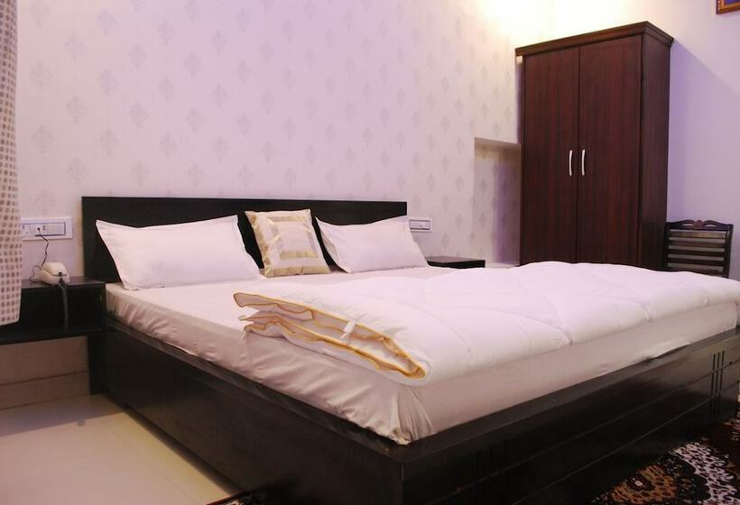 فندق Royal Rawat Palace